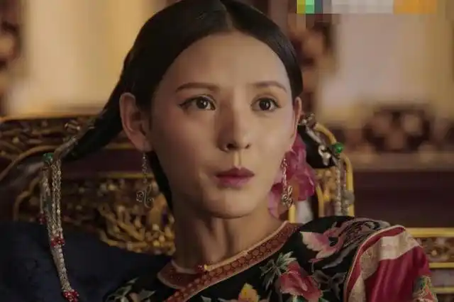 虽然张予曦的水玲珑只有寥寥的几个镜头,但大家却感觉她跟照片上实在