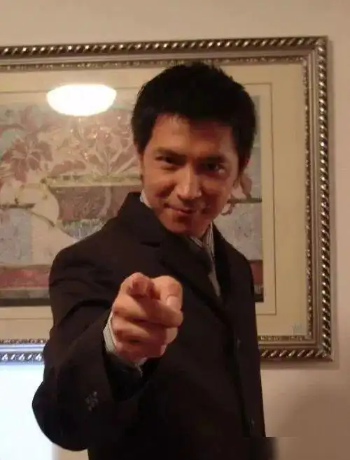 还记得《倚天屠龙记》的宋青书吗?如今变大叔,有两个可爱女儿