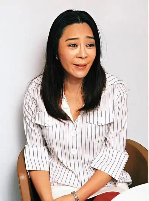 华仔当时全心全意地投入在与新女友朱丽倩的关系中,即使喻可欣深情款