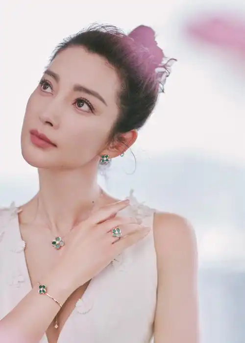 李冰冰超话清美如雪,无瑕一隅,老大@李冰冰尽绽绮丽光芒,于璀璨流转中