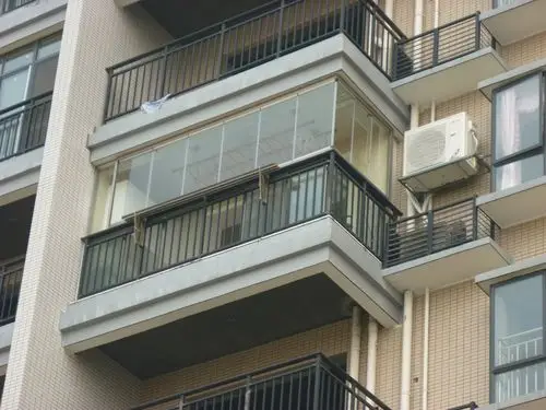 独特风格的无框折叠玻璃窗阳台玻璃系统