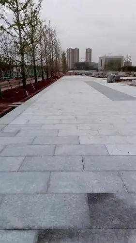 承接室内外地面:【广场石材铺装安装】,路牙石安装;室内大理石铺装
