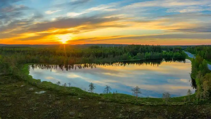 日落 湖泊 树木 小船壁纸-风景壁纸 - 壁纸家