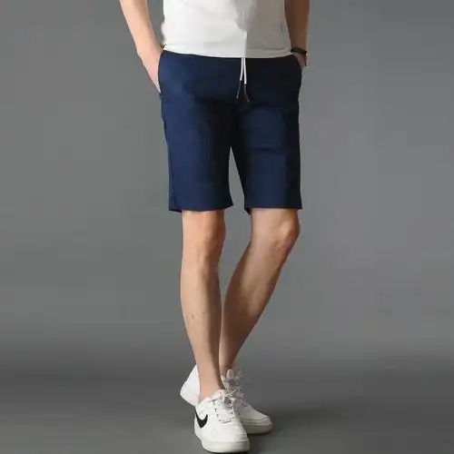 头条#夏季上班族男士短裤的选择和穿着技巧