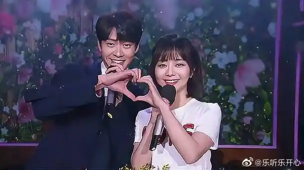 魏大勋谭松韵cp感爆棚,走心献唱《春天花会开》,太甜了!