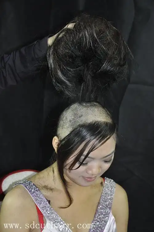 盘发美女剃光头深度01616