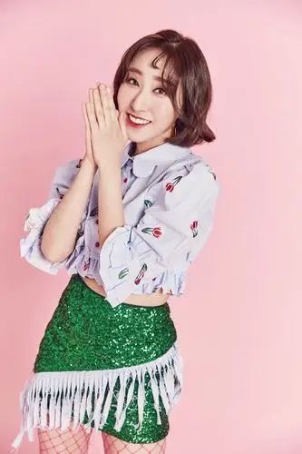 组合的四位成员嘉容christine,王晓玉kivi,张翎angeline,朱鑫candice