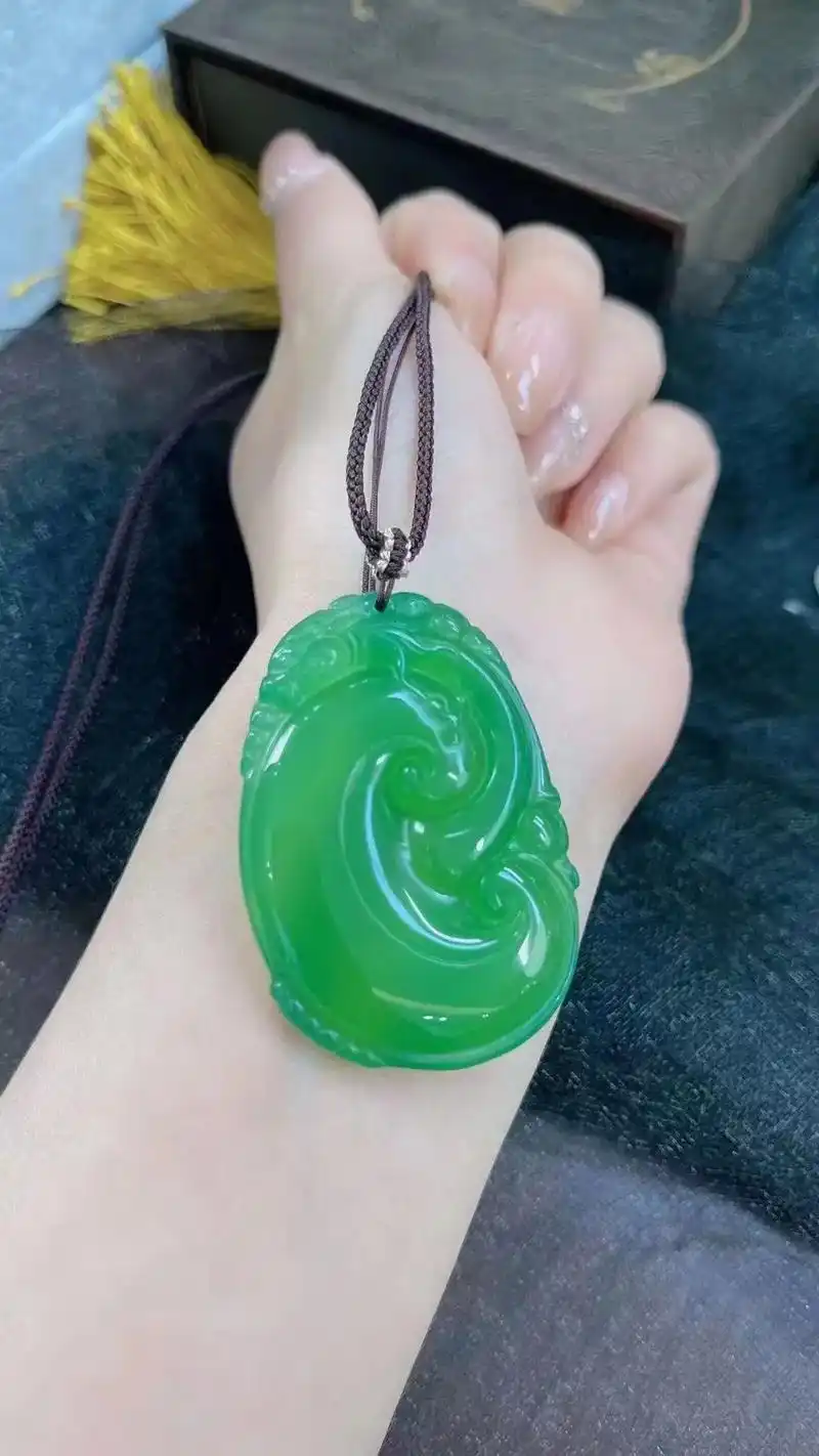 翡翠珠宝饰品店欢迎你