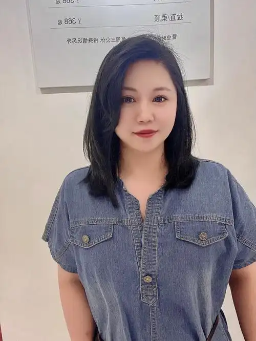 女生发型 好看易打理适合年龄段在25-40岁之间,超显气质的一款初恋版