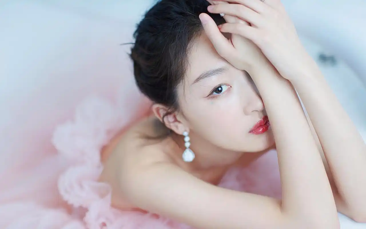 首页 桌面壁纸 大陆明星 周冬雨粉裙甜美高清桌面壁纸1920_1200手机