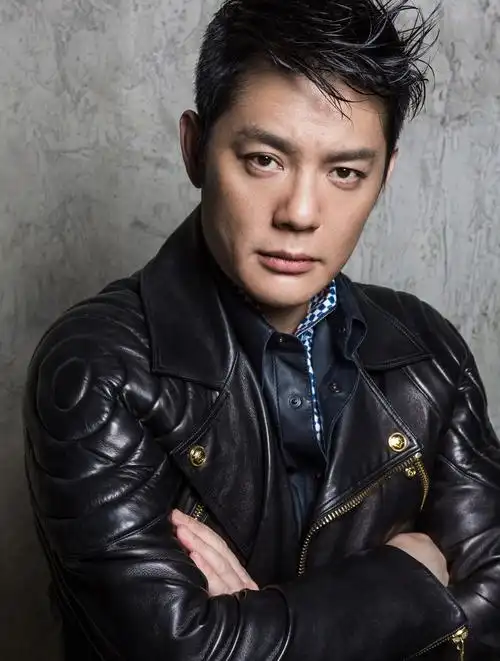 傅程鹏:与发妻结婚16年无情离去,转身娶年轻港姐,如今怎样?3-度小视