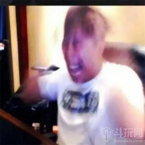 斗鱼tv五五开卡布奇诺表情包 五五开把iphone拼成了ihpone