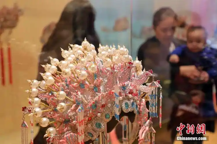 "金冠银冕华丽缘"展示粤剧帽饰之美_图片_中国小康网