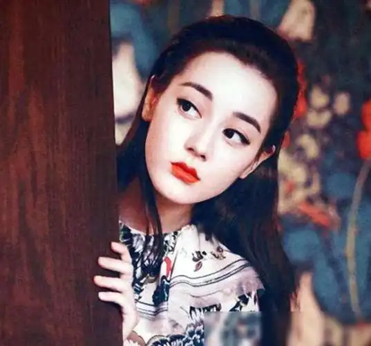 杨幂旗下的5朵金花前4位都是越来越红唯独她怎么捧都捧不红