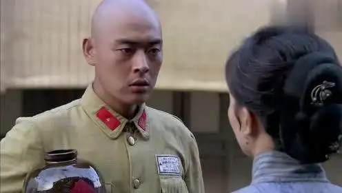 铁梨花:牛旦跟娘告别,娘叮嘱他,长点心眼躲着点子弹