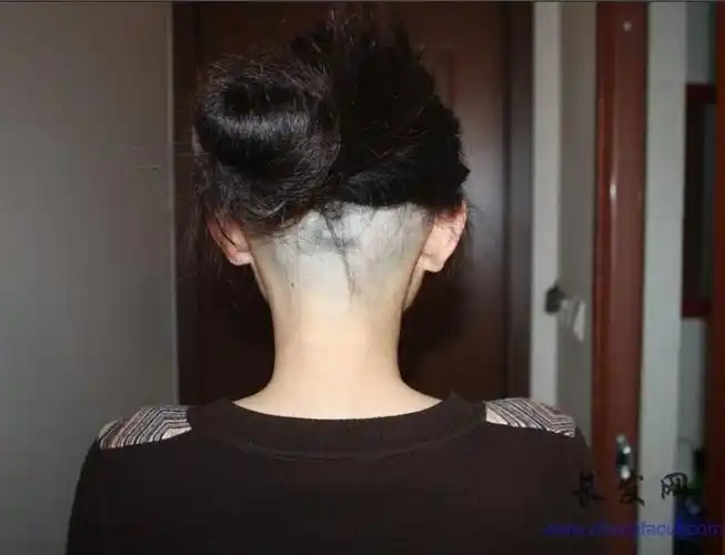 两个女孩同剪掏空bob-老高124#(19)