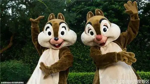 迪士尼人偶演员被游客打成脑震荡 目击者:助跑后跳起来拍头