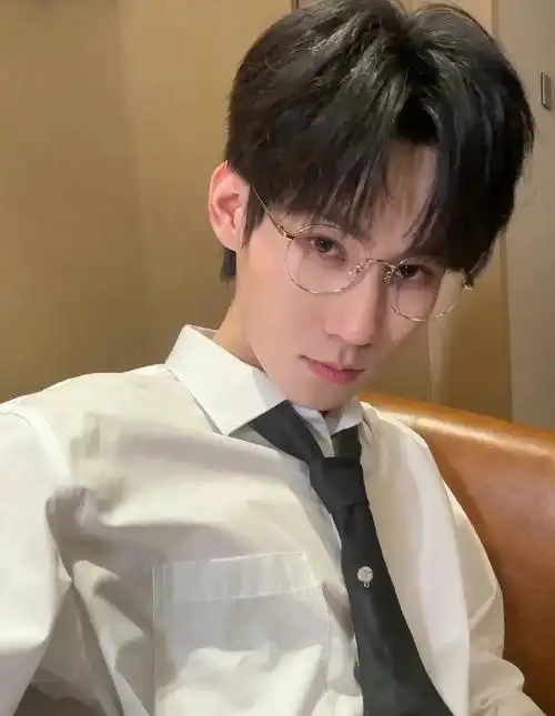 张真源校服造型概念视频