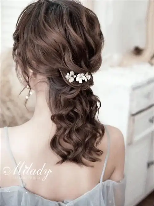 清新,脱俗的散发造型教程,做最美的新娘!