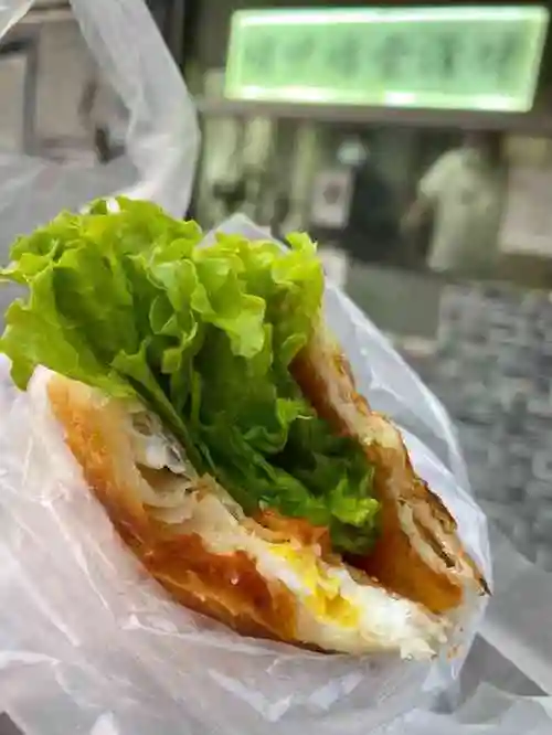 华烤炉鸡蛋灌饼-"我纯属路过 路过 路过呀 每次路过都是大..."-大众点