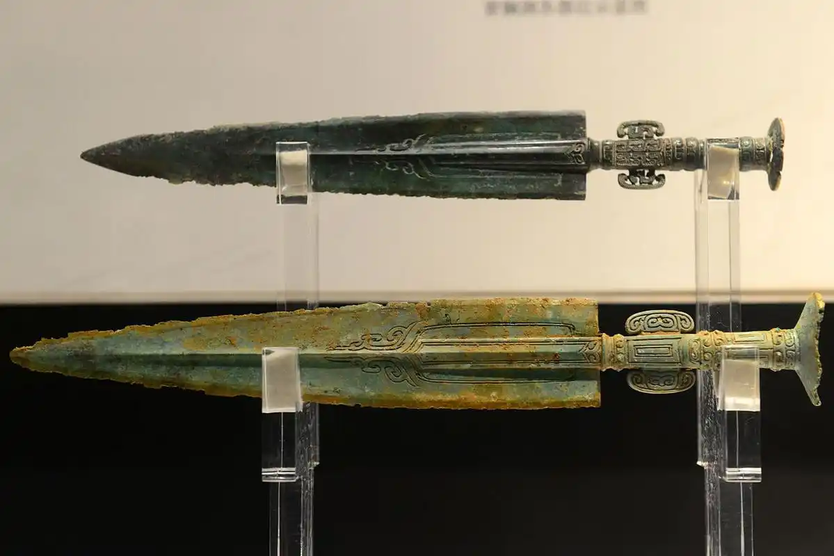 男子路边花5600元买到战国青铜剑!