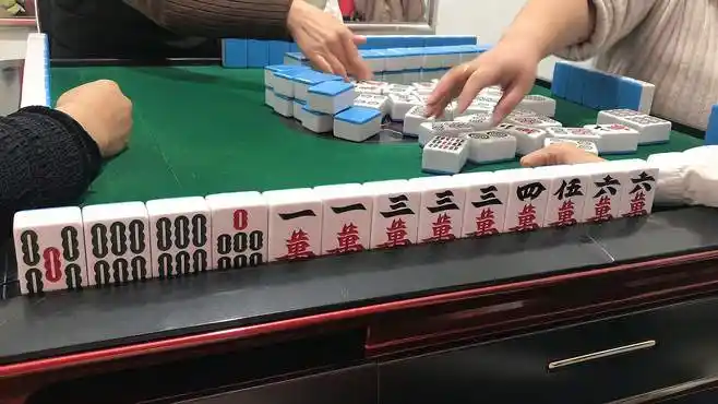 要的就是真实,麻将高手实拍,拆牌要懂得看局势,厉害