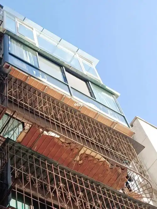 外扩大阳台光线跟空间都有了安全下车