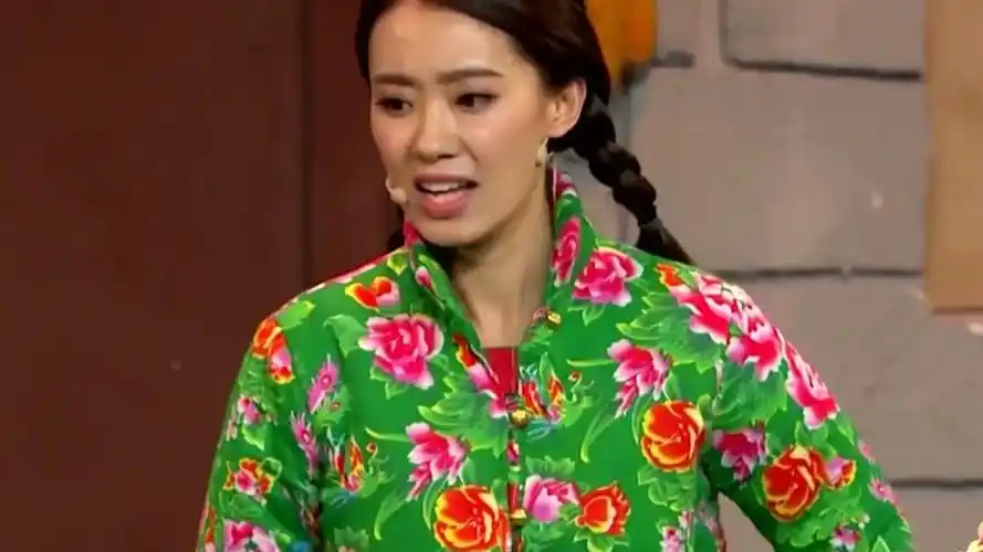 张小斐小品《笑看风云》片段,东北要债沦落为村姑,笑点密集