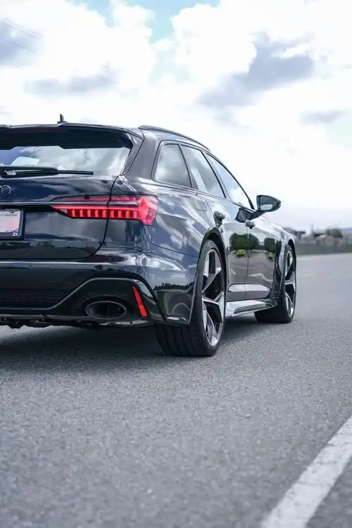 真·瓦罐天花板 - 奥迪rs6 performance