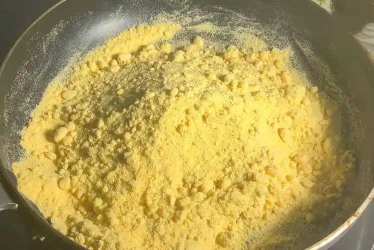 玉米面炒一炒,1月早餐不用愁,天冷来一碗,营养又暖胃_花生_白芝麻