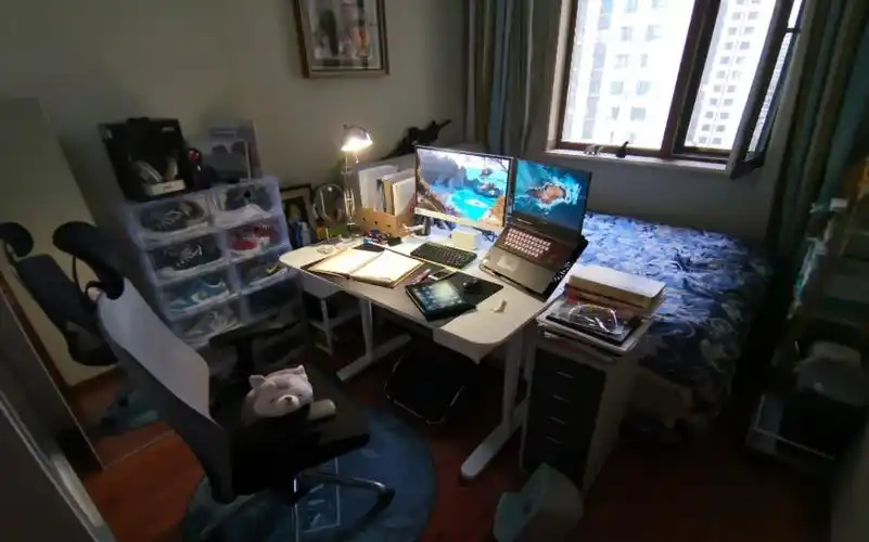 新电脑桌布局的日夜模式切换(假)