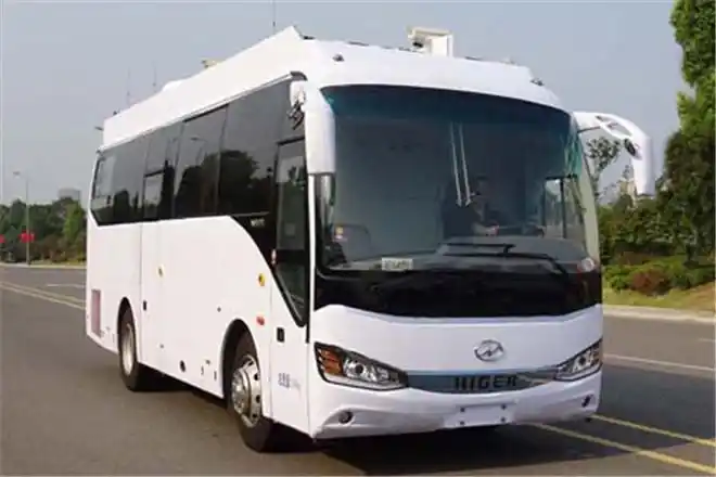 重庆金冠圣路牌slt5120xtxp1w柴油国五通信车