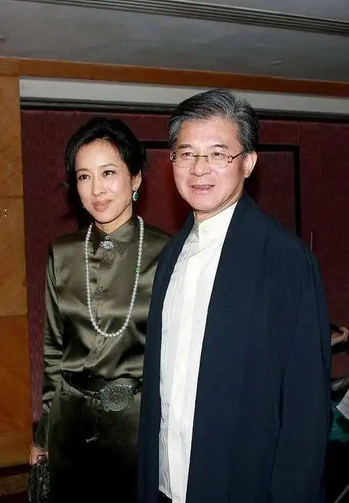 罗康瑞:60岁花甲之年,为何还抛弃原配儿女,执意娶50岁的朱玲玲