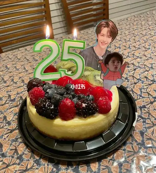 永远支持你哦98自己临时弄来的蛋糕,有点丑不要骂我…#王一博 #王