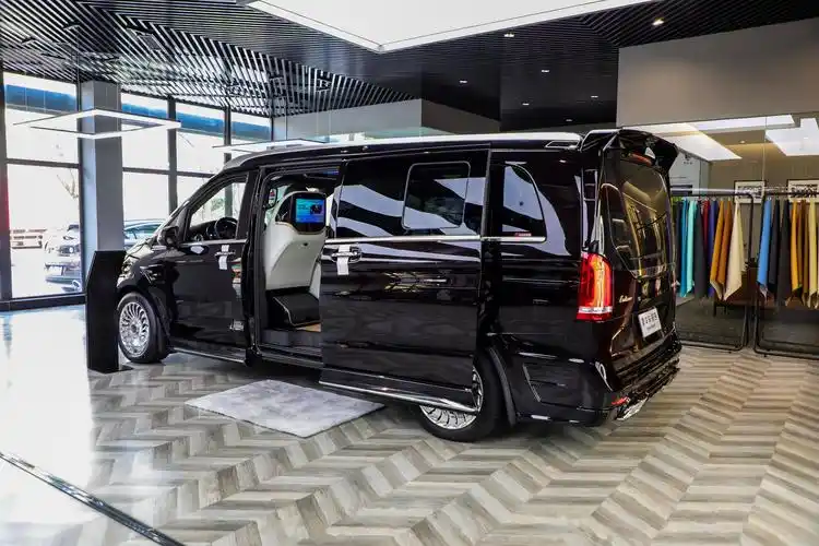 罗伦士湾流,源自德国斯图加特,始于1930,德国戴姆勒奔驰官方御用高定