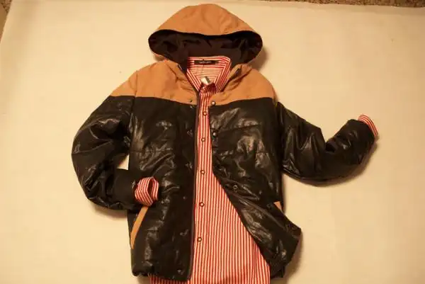 我们俩都很喜欢的一件衣服~宝蓝色~很舒服的质感~!