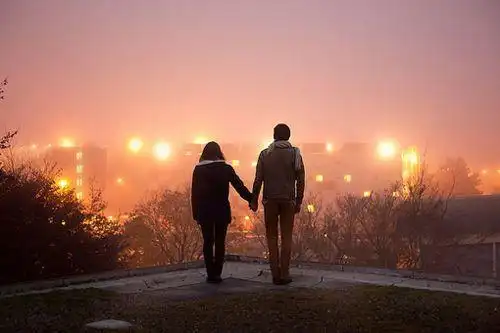 花瓣网|陪你做生活的设计师 | 情侣甜蜜拥抱在一起的唯美小清新图片