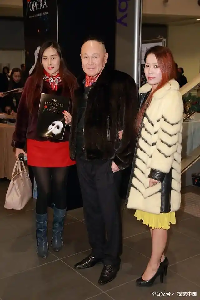 赵世曾大女赵式芝与妻离婚后与新欢约会首被公开,十指紧扣秀恩爱