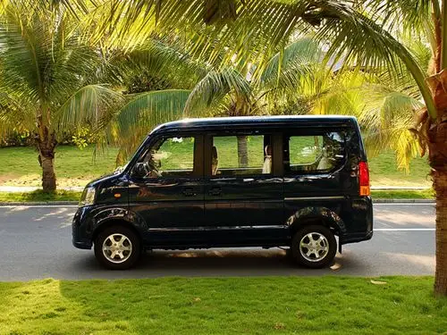 汽车图库 铃木 昌河铃木 浪迪(24/93) 外观 蓝色浪迪侧面 参考成交价