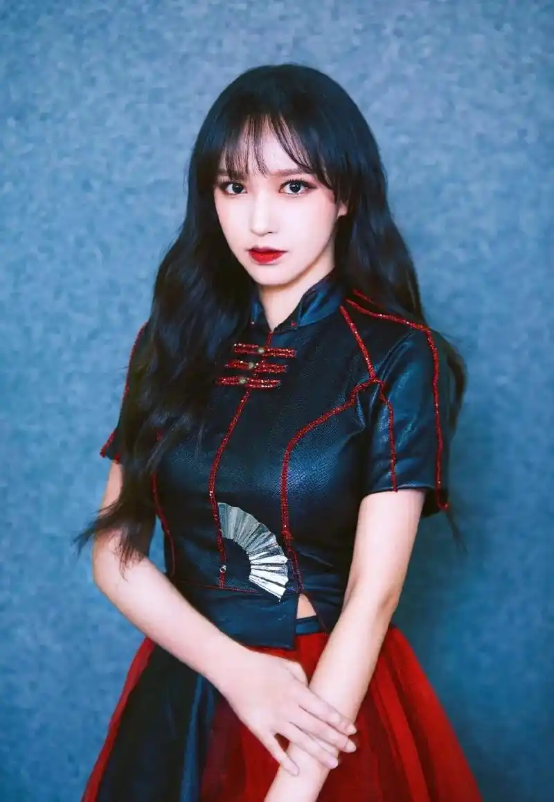 "魅力四射,风情万种"女神程潇,一举一动让人着迷