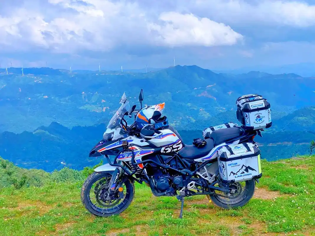 贝纳利502x.出20年十月上牌,液晶仪表最高配,两万公里, - 抖音