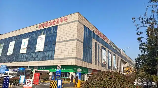 合作,建店铺作为重要目标,每到一地重点选择大型粮油市场内的批发企业