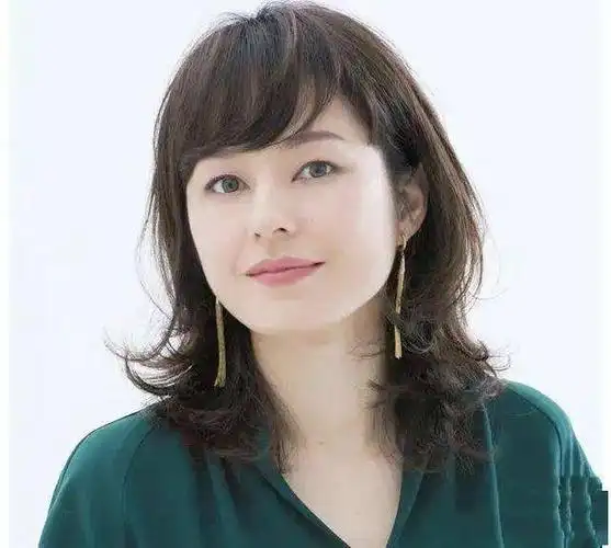 时尚更自信短发发型女时尚 气质50岁的女人圆脸适合什么发型优质2021