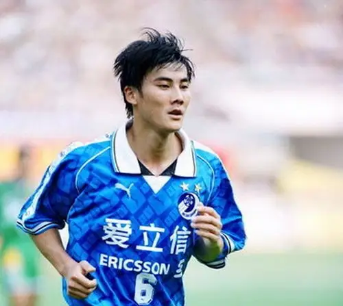 大连足球史上今天:97年李明一锤定音 大连万达1比0青岛开局5连胜