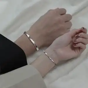 周大福焕美纯银情侣手镯一对女手链小众设计简约手环礼物送男朋友