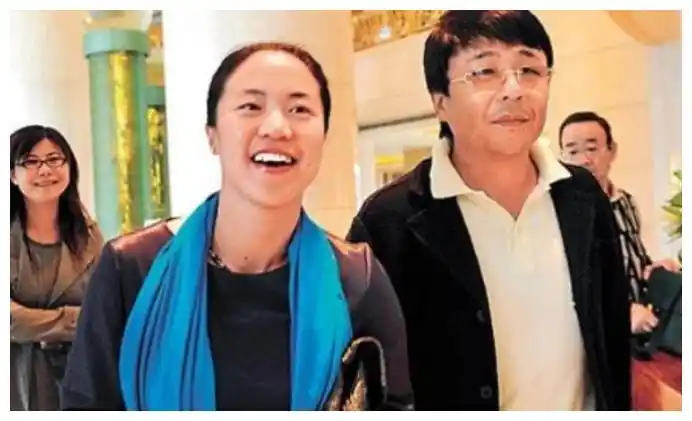 张怡宁退役后嫁老头,结婚10年一子一女,如今58岁丈夫老态尽显