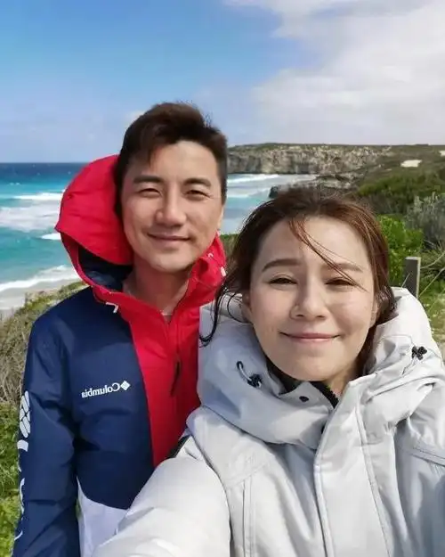 tvb小生宣布与女友结婚,承诺余生一起笑着过|tvb|洪永城|求婚|结婚照