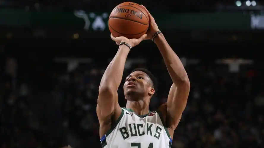 湖人交易字母哥可能吗?美媒大胆建议一方案,3人 4首轮成筹码