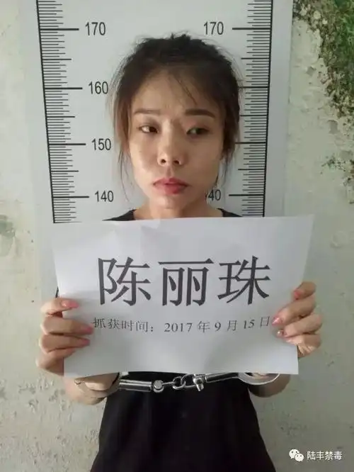 南塘元新社区杨厝大埕一破旧民房抓获涉毒逃犯陈丽珠(女,26岁,湖东人)