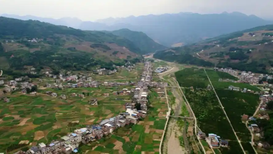 重庆巫山县福田镇天宫村乡村医生 龚道兵""在这里看病心里踏实